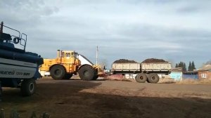Трактор кировец К-700А с прицепом 2птс9.