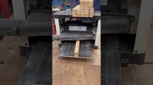 Торцевая разделочная доска из мусора.