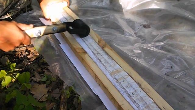 Спаиваем плёнку для бассейна на самодельном станке для спайки, делаем просеку к дому смотреть онлайн