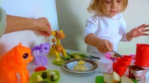 Развивающее видео для детей. Обед друзей. Столовые приборы.