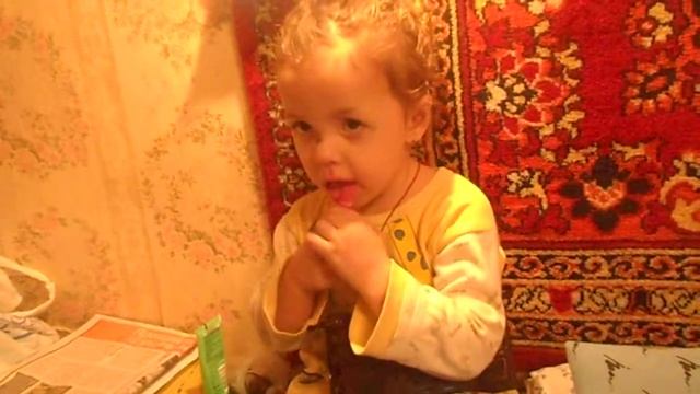 красивые дети. девочка косметика. красивый ребенок. ребенок красится. смотреть онлайн