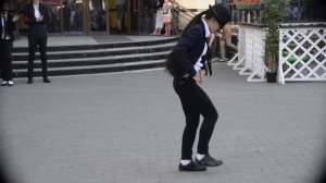 Девушка в Казани классно танцует Джексона