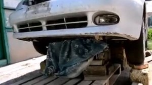 Ка снять мотор с переднеприводного авто без гаража, гуся, и ямы.