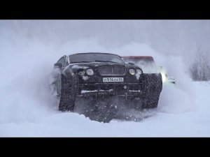 Bentley Ultratank и Wrangler на гусеницах против бездонного снега.