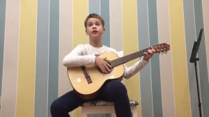 Виктор Цой на гитаре в детском исполнении