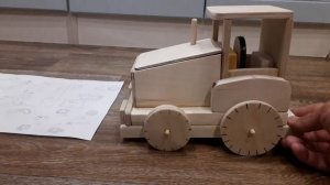 Трактор из дерева и фанеры c прицепом своими руками DIY. Tractor with trailer made of wood