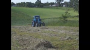 ГВР - 630. Трактор МТЗ- 52 сгребаем сено в валки самодельными граблями.