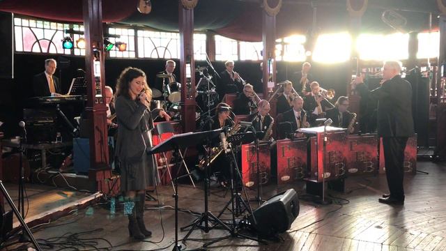 Pia Douwes met de Paradise Bigband - The Lady Is A Tramp смотреть онлайн