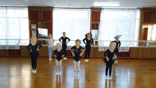 С другом мы идем гулять смотреть онлайн