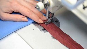 ЗАСТЕЖКА НА МОЛНИЮ С ВОРОТНИКОМ СТОЙКОЙ обработка обтачкой