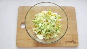 Салат из цветной капусты с крабовыми палочками