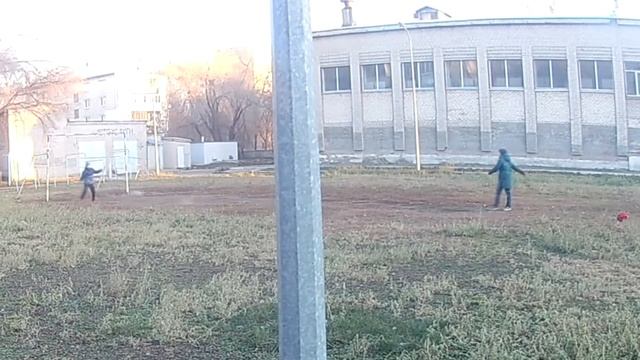 ФУТБОЛ С ДРУГОМ ПРИКАЛЫВАЕМСЯ