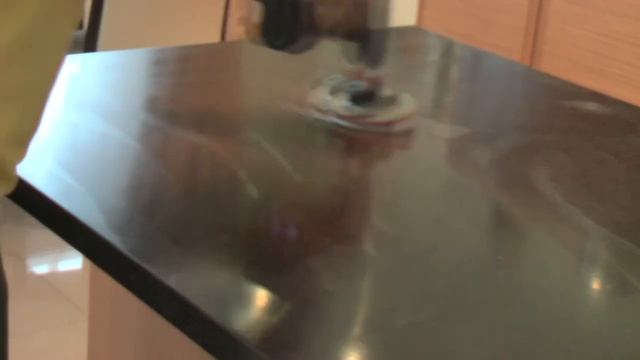 Полировка столешницы из искусственного камня Устранение царапин с помощью Liqui Moly + Doctor Wax