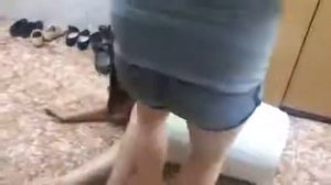 Смотрите ПРИКОЛ! Застряла так застряла