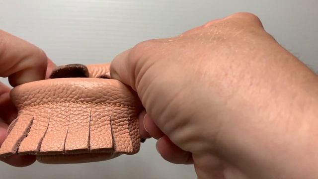 Little Leather Bow Soft Sole Baby Shoe смотреть онлайн