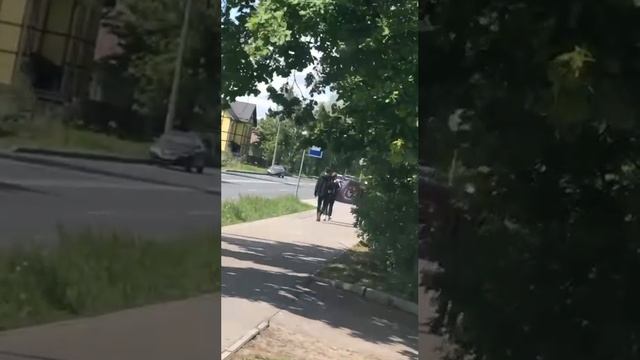 [ Альбом ]
Школьники в Москве идут на экзамены с черным флагом "Вагнера", а в Апшеронске (Краснодарс