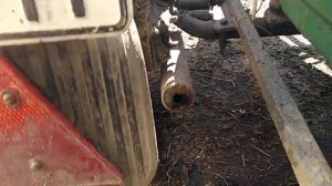 Чёрный дым с трубы валит