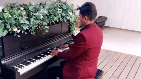 В МОСКВА СИТИ! Равшан Аннаев-Душевная Музыка на Пианино