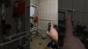 Отопление частного дома. Установил дополнительную батарею для разгрузки котла.