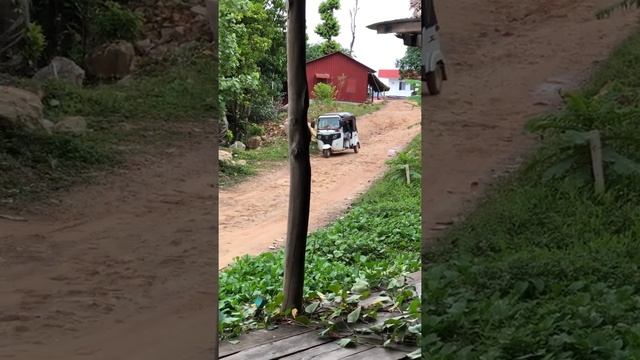 Тук-тук на Ко Ронге. Tuk-tuk on Koh Rong island.