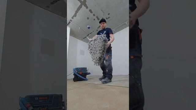 снятие пыли перед грунтованием #малярныеработы #ремонтквартирмосква #шпатлевка #маляр смотреть онлайн