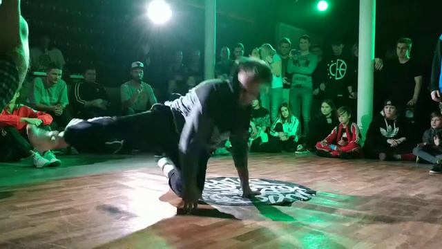 Ромаль & Rabbit vs Zolotoy & Кита смотреть онлайн