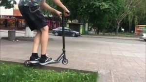 Трюки на самокате|жосткий стрит|жёсткие падение на трюковом самокате|трюковой самокат!!! Шок!!!