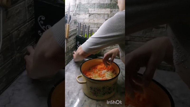 Хрустящая, квашеная капуста..