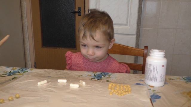 Урок 6. Делаем снеговиков из таблеток и капсул смотреть онлайн