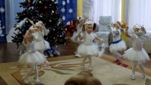 Вальс снежинок. 2 младшая группа.