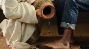 Дверь открылась тихонько - христианская песня.