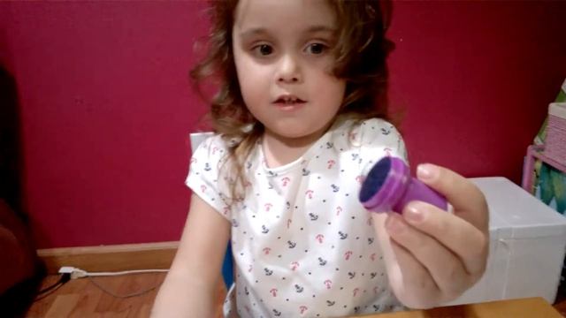 Открываем набор печатей Принцессы Диснея Ставим печати на лист и на руки Для детей Kids video смотреть онлайн