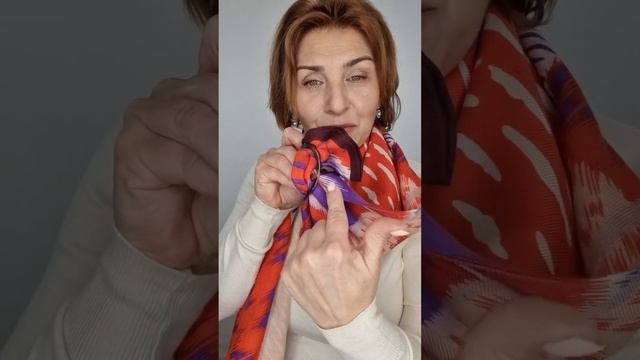 Интересные идеи драпировки платка из шерсти. Этот хитрый чудо платок творит чудеса. Каталог ⤵️