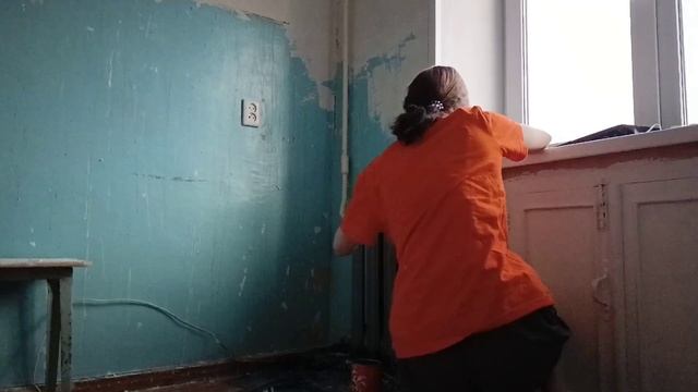 РЕМОНТ КУХНИ. КРАШУ ЧУГУННУЮ БАТАРЕЮ! смотреть онлайн