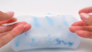 Красивый космический слайм с косметикой и блестками