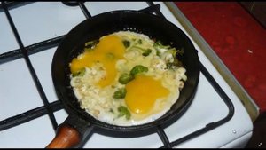 Яичница с брокколи и цветной капустой. Очень вкусно.