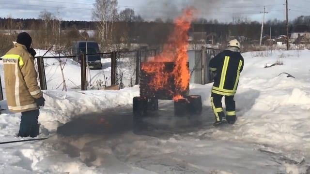 Тушение твердых горючих материалов огнетушителем ОВЭ-5 смотреть онлайн