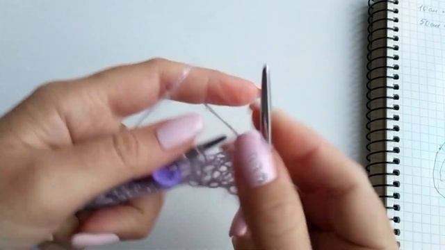 Джемпер из Кид Мохера с удлиненной линией реглана и ажурной дорожкой по переду изделия.