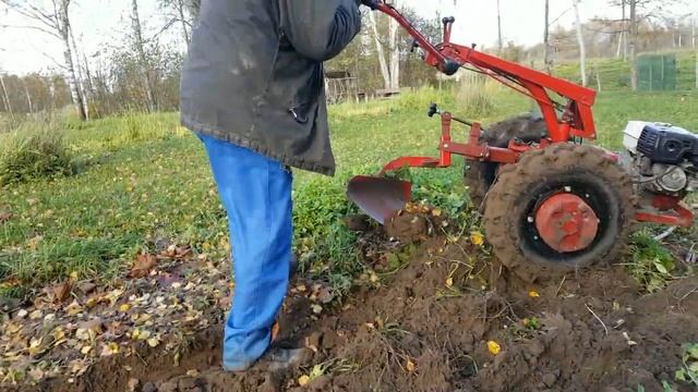 Пашу целину.Мотоблок МТЗ 09Н. смотреть онлайн