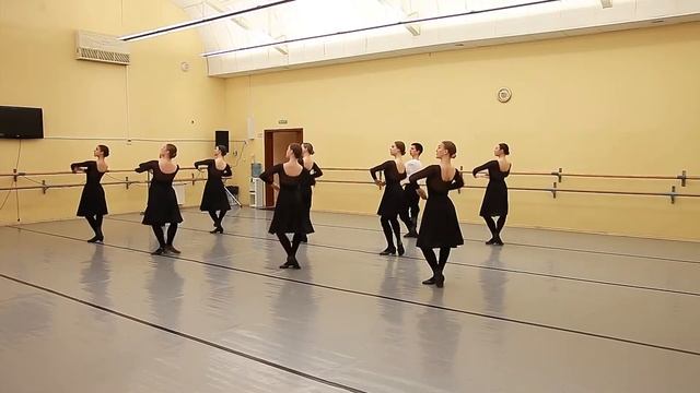 Работа рук и корпуса на материале русского народного танца