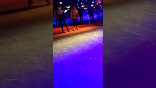 Christmas market in Berlin, skating rink.Рождественская ярмарка в Берлине, каток.