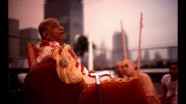 One Should Not Remain in Family Life. That is Vedic Culture - Prabhupada 0571