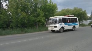 Дублирующая 904 маршрутка едущая перед 123 автобусом.