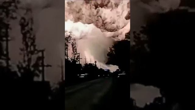 Мощнейший взрыв произошел на АЗС в Румынии неподалеку от Бухареста. Погиб как минимум один человек,