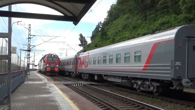 Электровозы 2ЭС4К-138 "Дончак" и 2ЭС4К-114 "Дончак" с пассажирскими поездами смотреть онлайн