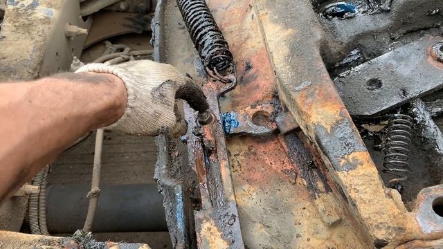 Седло Jost Вольво ФШ не отцепляется прицеп и не прицепляется, хотя все поменяно на новое.Причина.FH