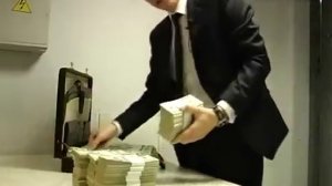 Миллион долларов! Сколько наличных можно унести в кейсе?