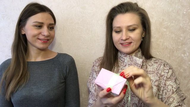 что подарить на .....