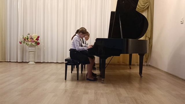 Фортепианный квартет, ДШИ 22 г. Астрахани Г. Свиридов "Военный марш" смотреть онлайн