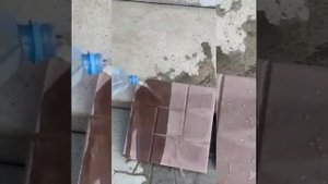 Тест с водой на плитке покрытой гидрофобизатором Elcon Aqness